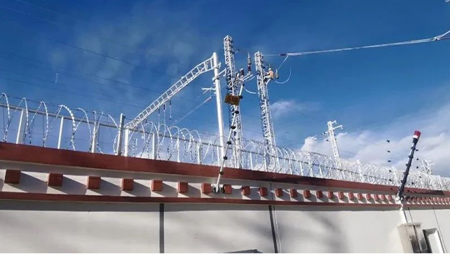 在海拔3700米高原裝電子圍欄是什么體驗(yàn)？ 打卡西藏第一條電氣化鐵路