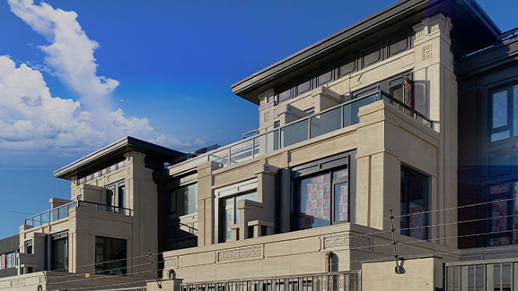 學(xué)校圍墻裝&ldquo;高壓電網(wǎng)&rdquo;防賊？學(xué)校:只是脈沖電子圍欄