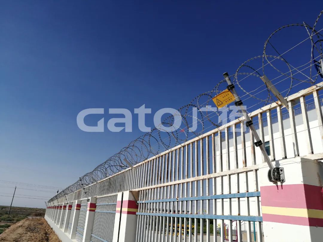 在長達10100米戈壁沙漠裝電子圍欄，塔里木油田真的選對了！(圖3)