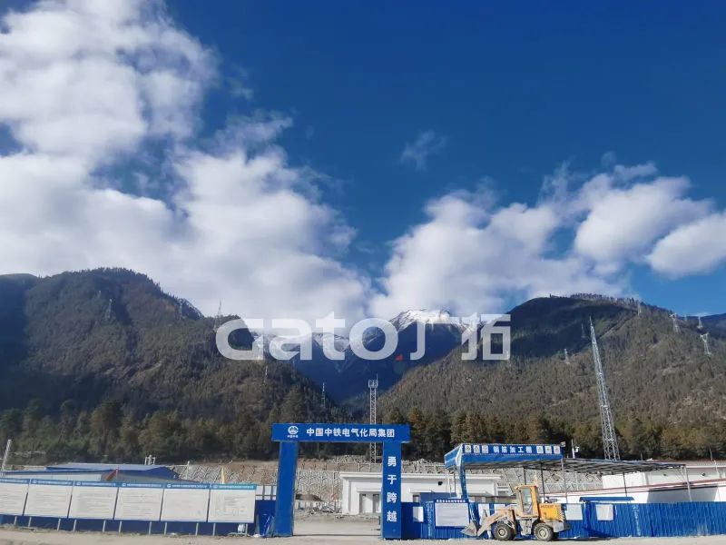 在海拔3700米高原裝電子圍欄是什么體驗？ 打卡西藏第一條電氣化鐵路(圖3)